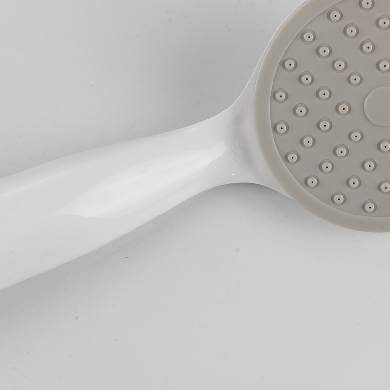 Wie verstärkt ein Plastikduschkopf die Schönheit und das allgemeine Design eines Badezimmers?