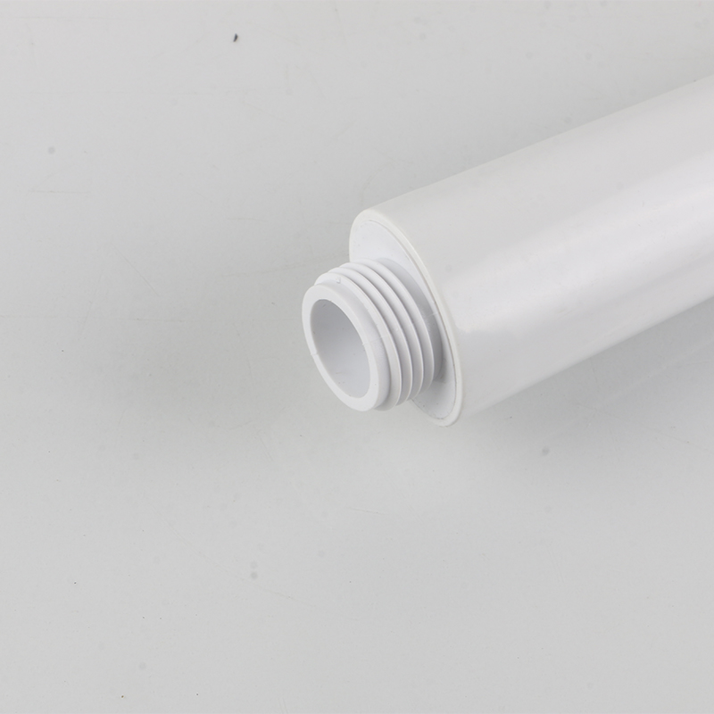 Wie man einen schimmeligen Plastikduschkopf natürlich tief reinigt